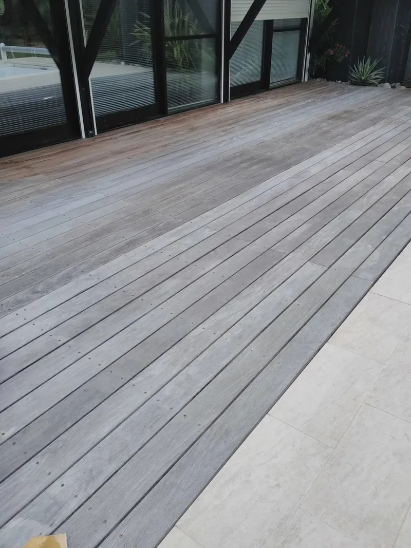 Nettoyage de terrasse bois à Cahors